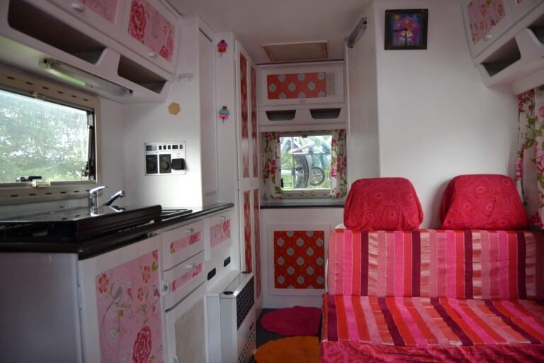 Matkailuauton sisustusremontti DC-fixillä ja kirppislöydöillä