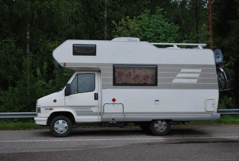 Vanlife with an old motorhome Martta